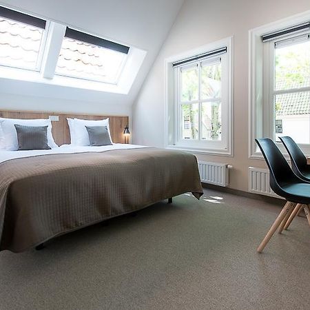 Leut koffiebar&logies Hotel Vlieland Buitenkant foto