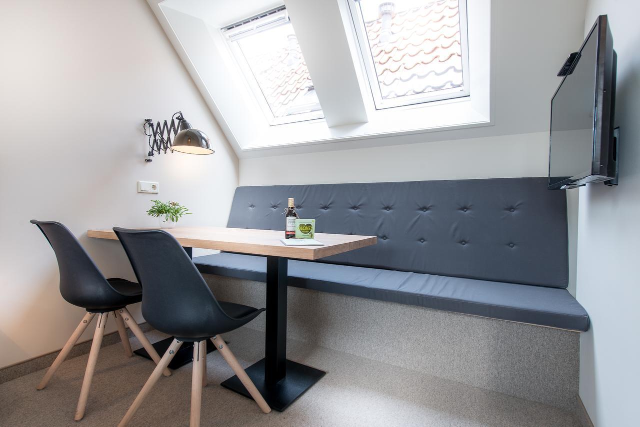 Leut koffiebar&logies Hotel Vlieland Buitenkant foto